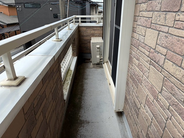 バルコニー床汚れ