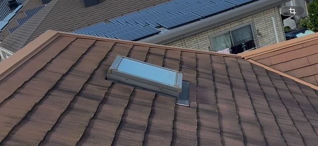 野田市で屋根の天窓のお手入れと雪止め金具など付属部材の補修を実施