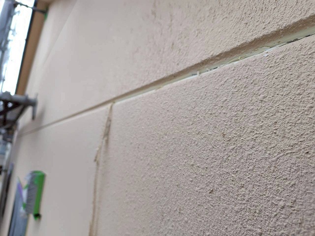さいたま市見沼区でALC外壁のひび割れを補修。Vカット工法で防水性を回復