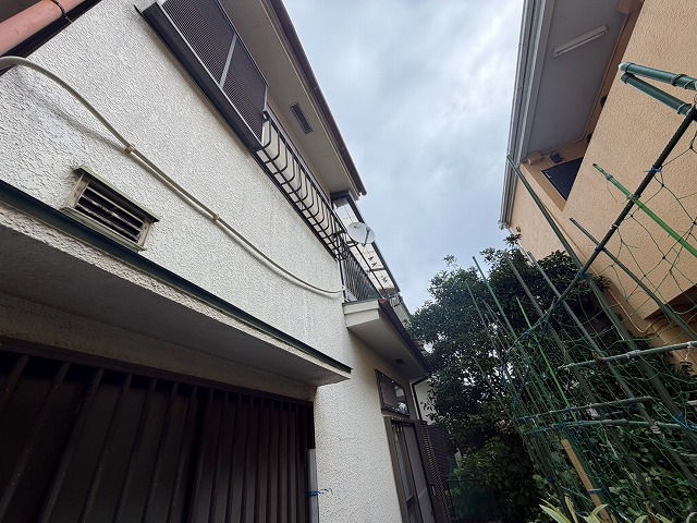 モルタル外壁住宅の軒天を点検